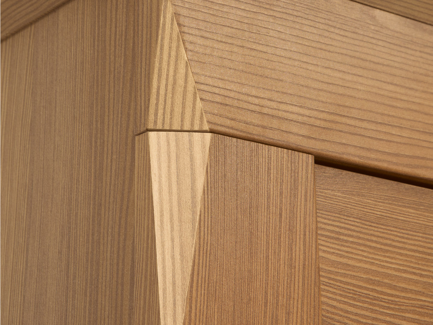 Bergen Bedside Table – Golden Sibiu Larch